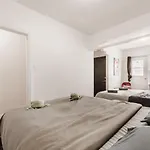 One Bedroom Apartment Near Frontenac Metro 2159-05