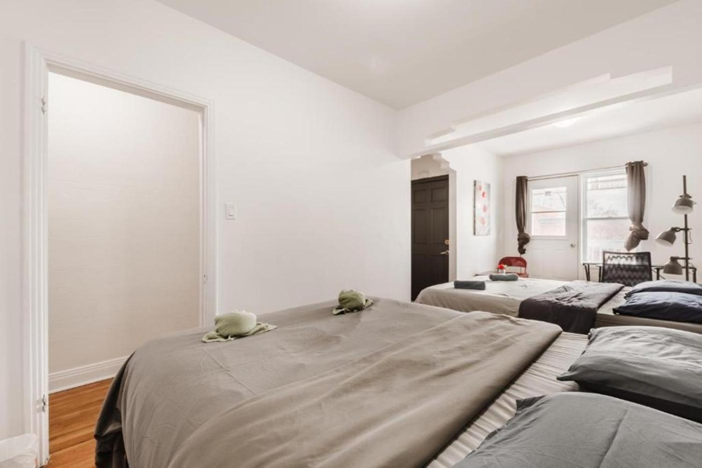 One Bedroom Near Frontenac Metro 2159-05 Apartment *