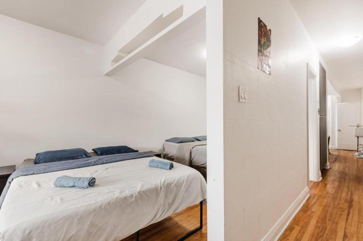 One Bedroom Near Frontenac Metro 2159-05 Apartment