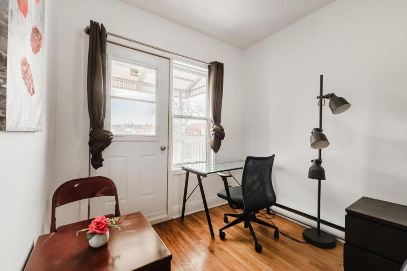 One Bedroom Near Frontenac Metro 2159-05