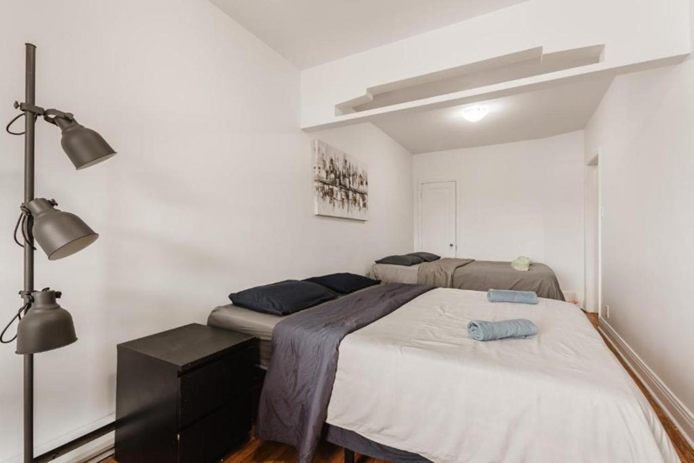 One Bedroom Near Frontenac Metro 2159-05 Apartment